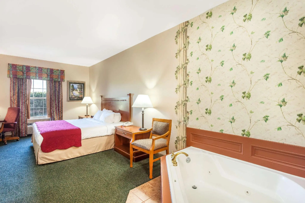 Business Double room (full double bed)