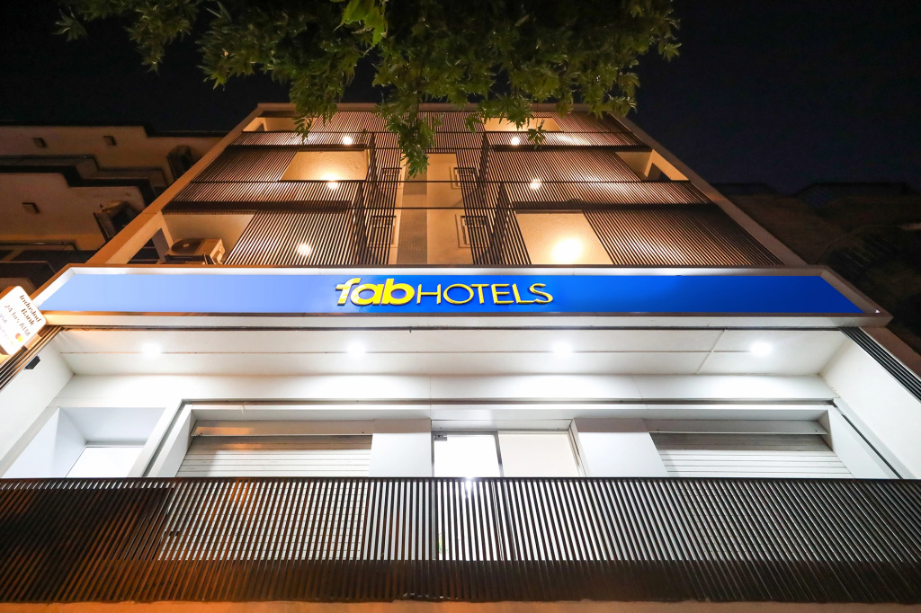 Fabhotel La Paz Stay B&B