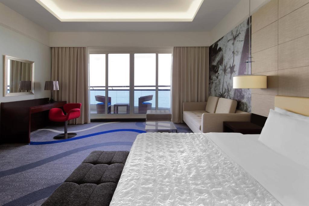Le Meridien Al Aqah Beach Resort