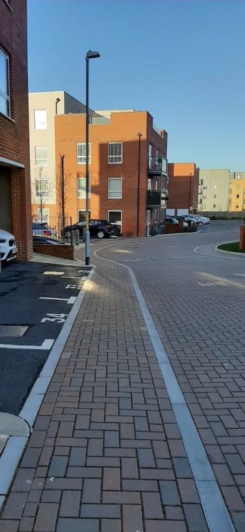 Modern Apartment Minutes From Central London, UK