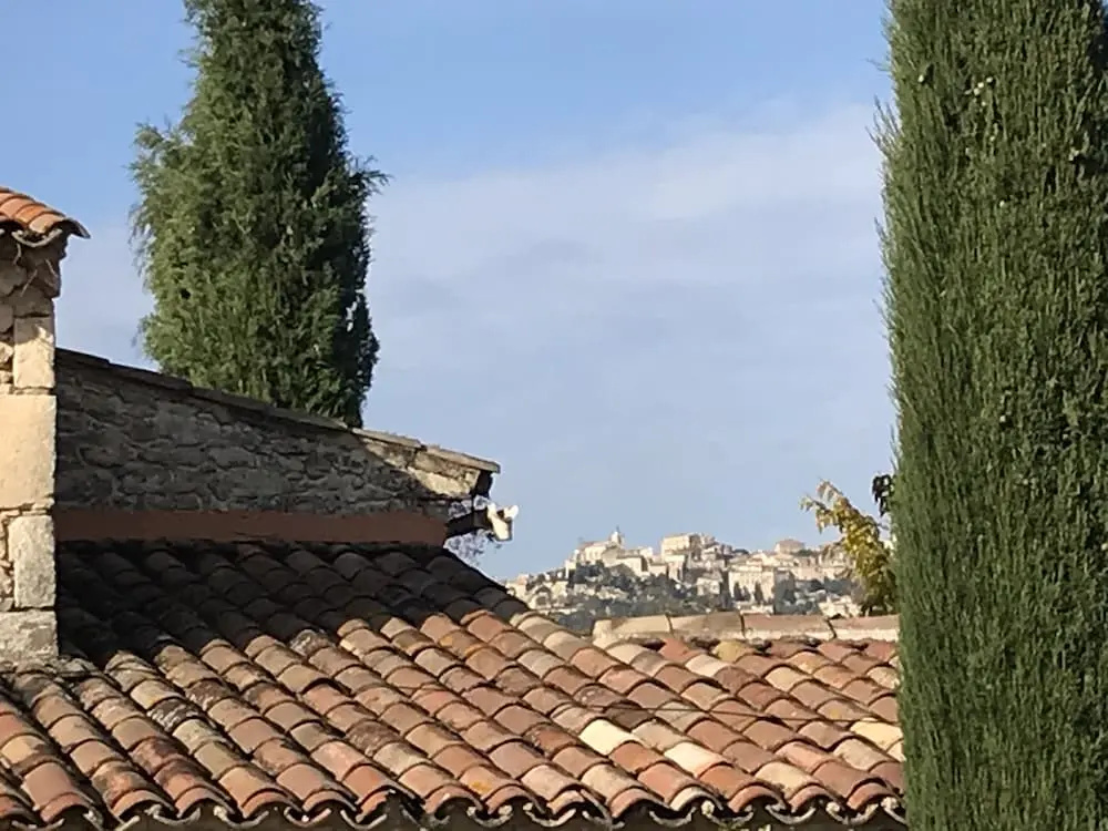 Mas Oréa Sous la glycine