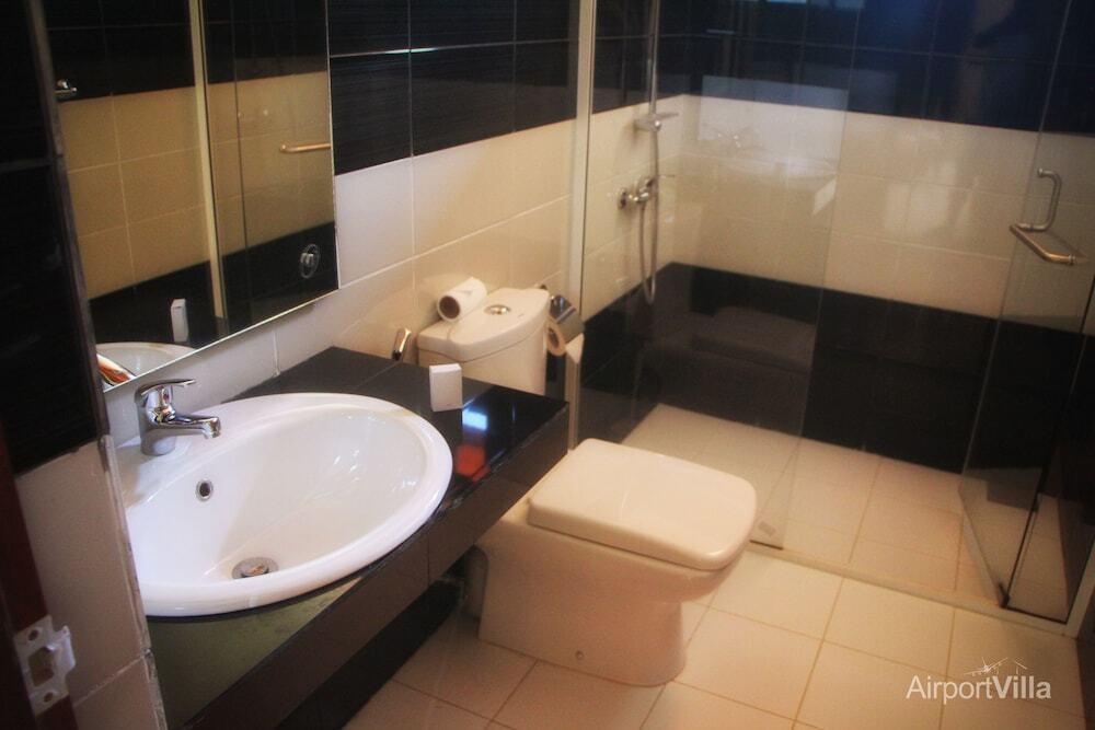 Airport Villa