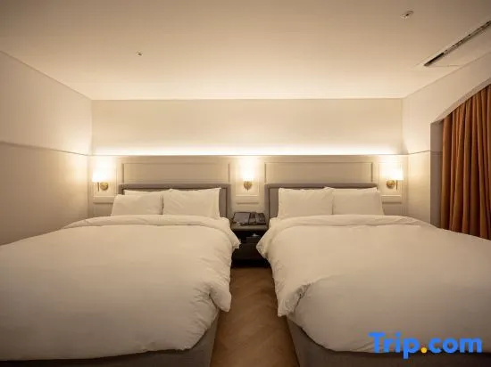 Deluxe Double Family room (twin beds)