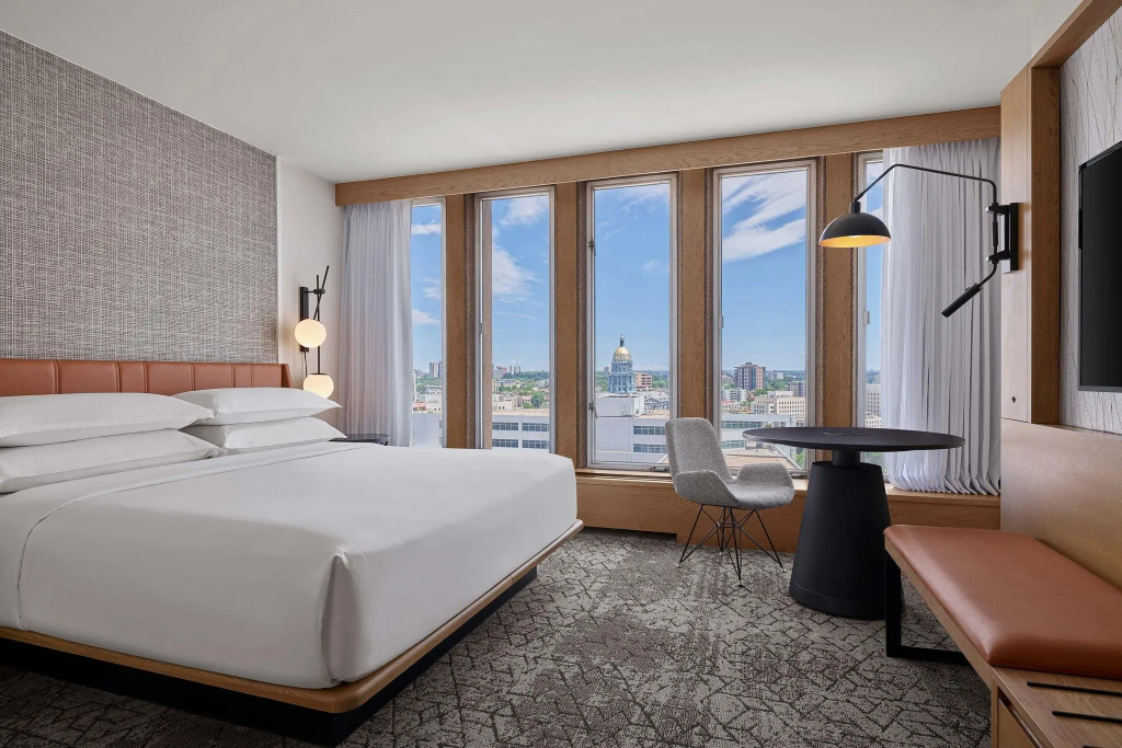 Double room with city view full double bed