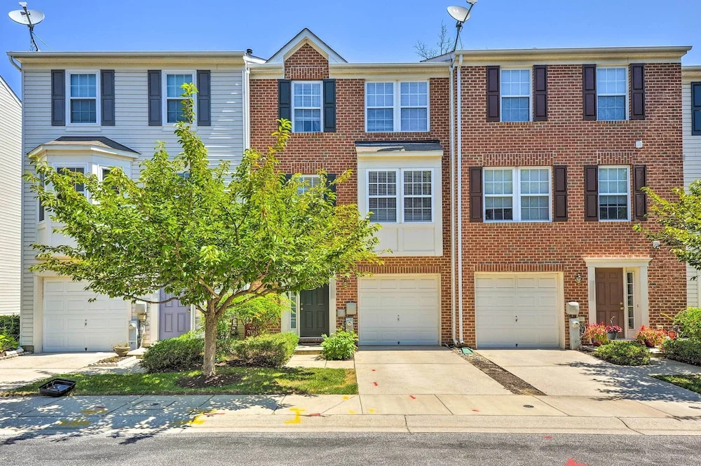 Elkridge Townhome ~ 15 Mi to Dtwn Baltimore!