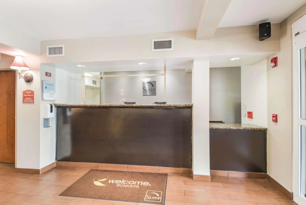 Lobby & Reception