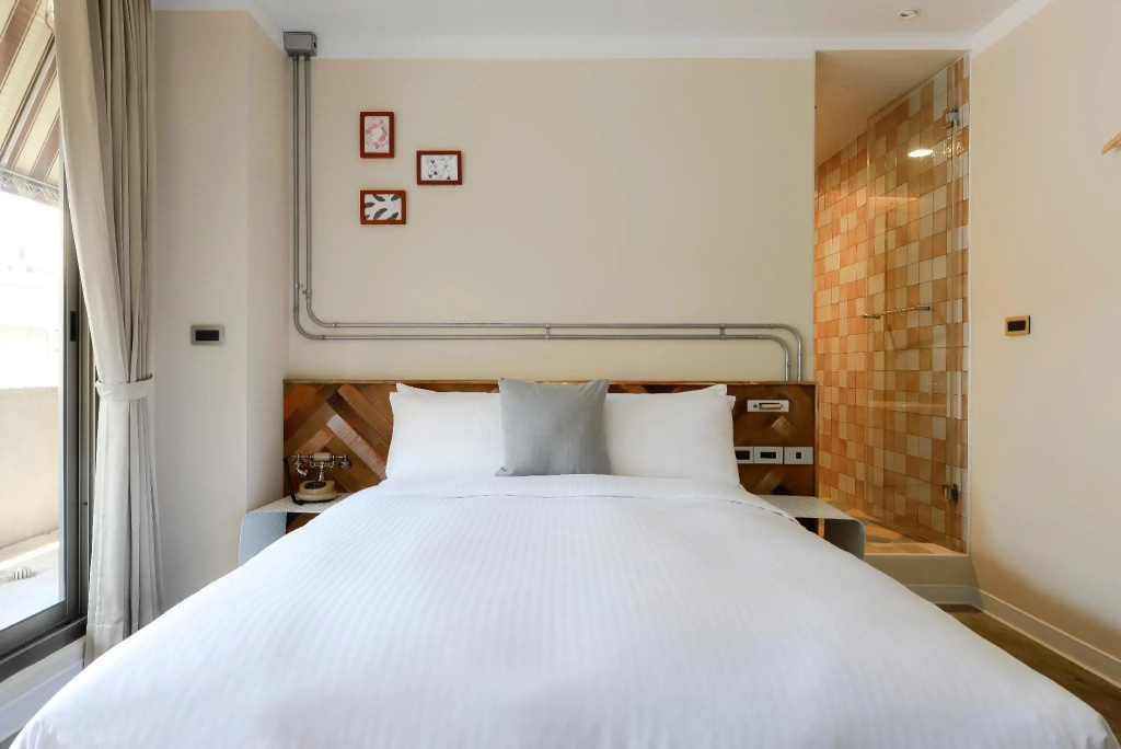 Deluxe Double room with balcony (full double bed)