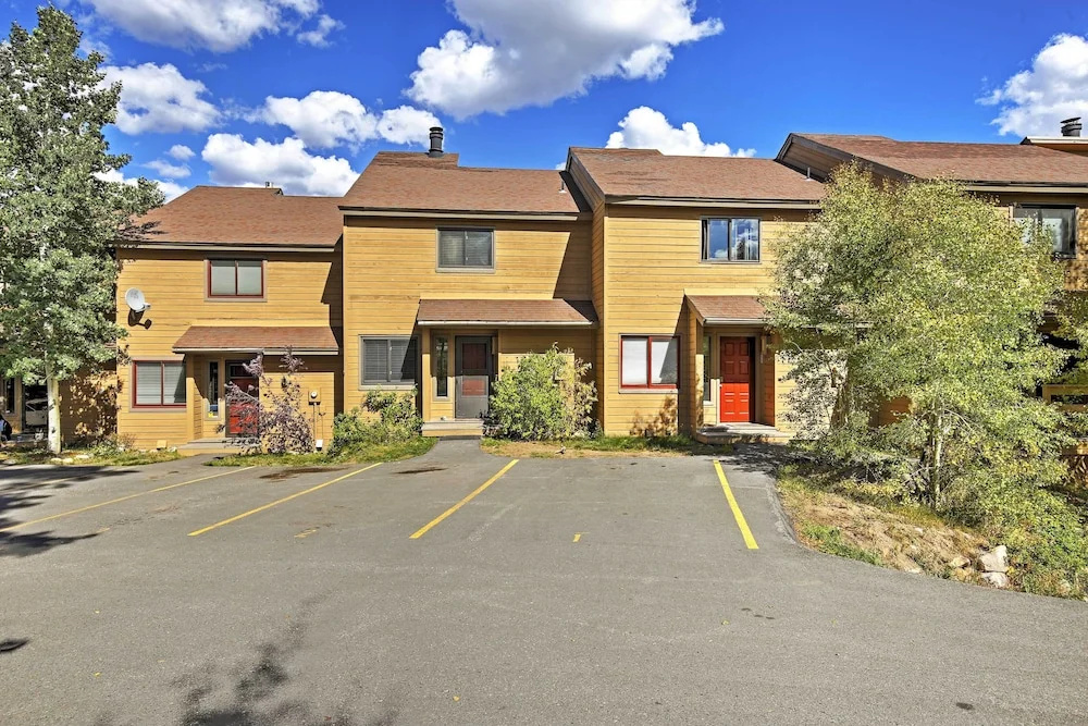 Lake- & Mtn-view: Resort Hub in Silverthorne!