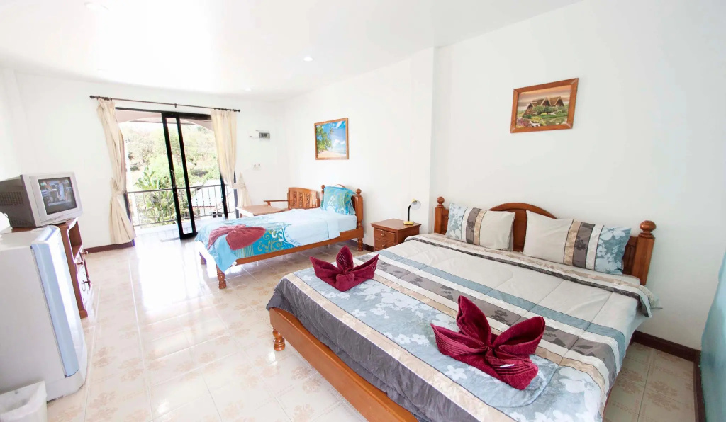 Standard Triple room