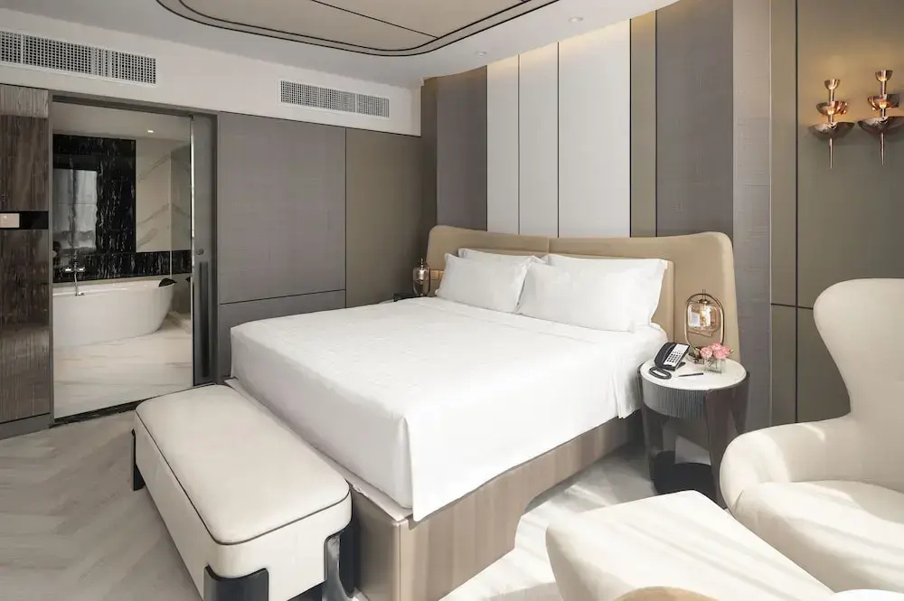 Premier Double Junior Suite (full double bed)