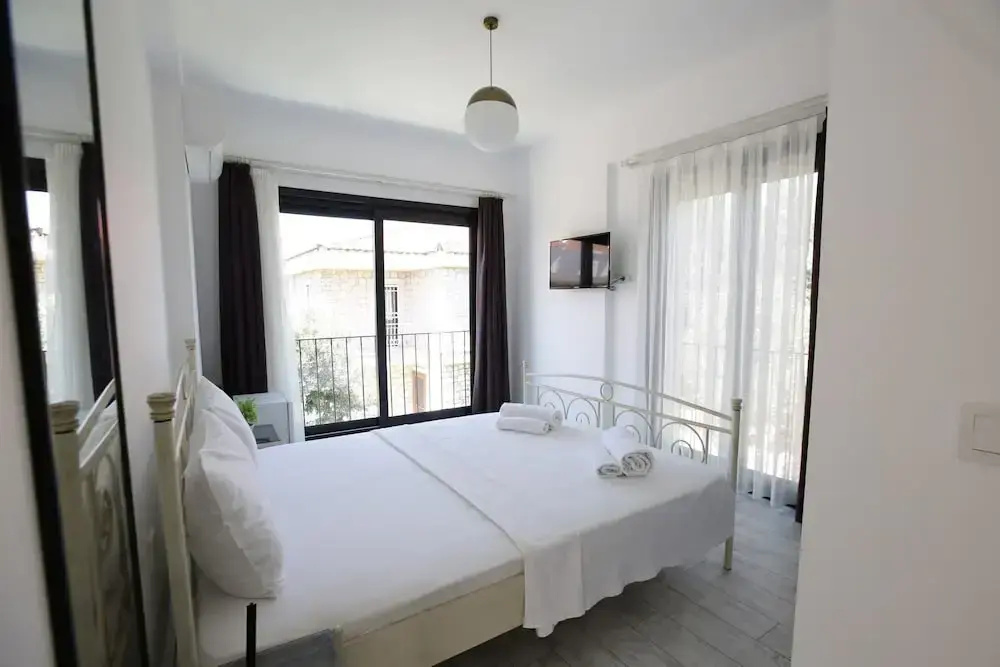 Standard Double room with garden view (full double bed)