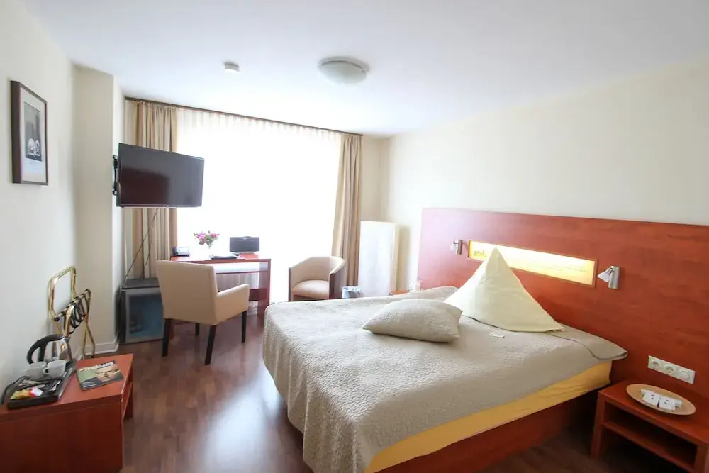 Standard Double room with balcony (full double bed)