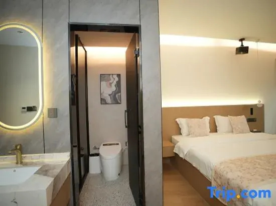 Standard Double room with river view (full double bed)