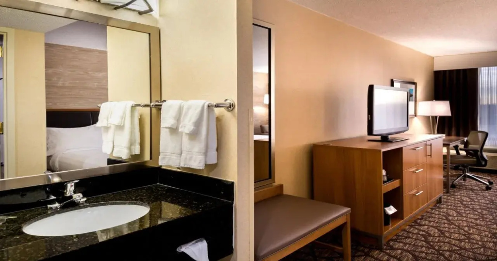 Holiday Inn Hotel & Suites Warren by IHG - Général