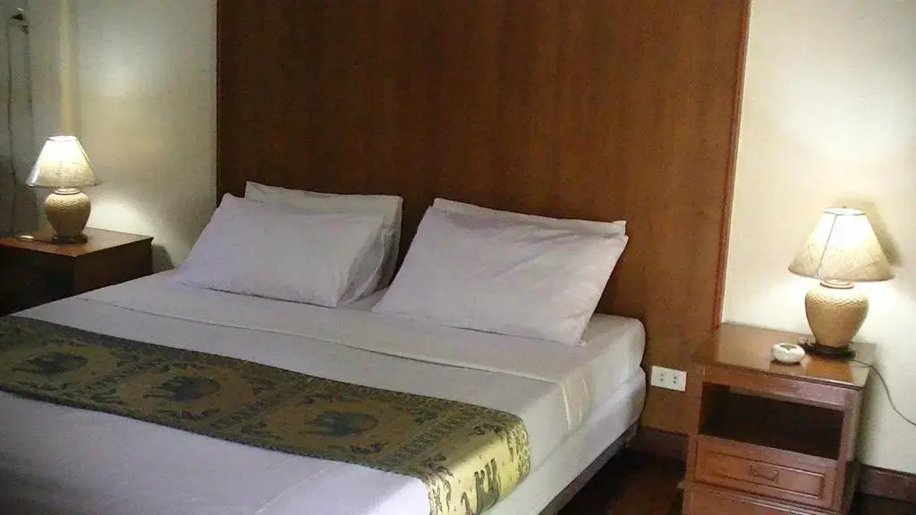 Deluxe Double room with garden view (full double bed)
