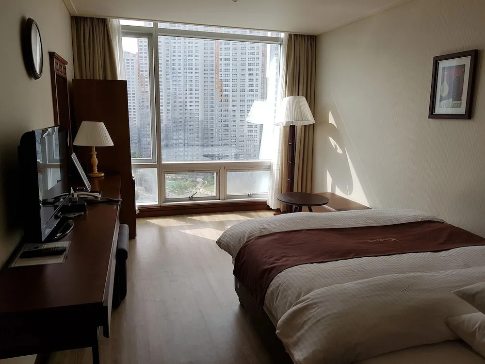 Homers Hotel — 3