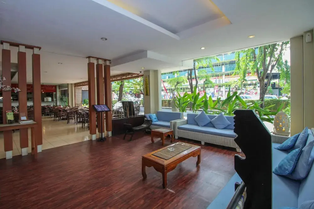 Lobby & Reception