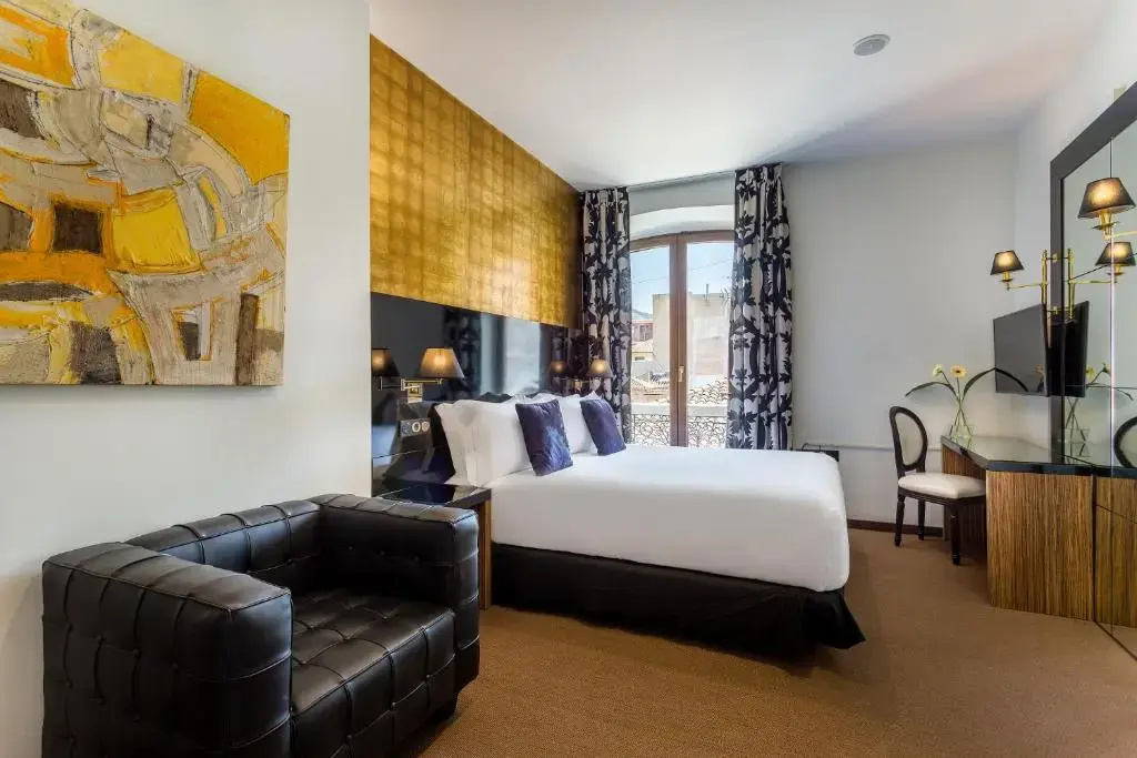 Executive Double room (full double bed)