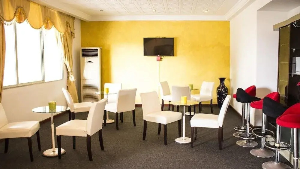 Embassy Suites Hotels & Restaurant - фото 21