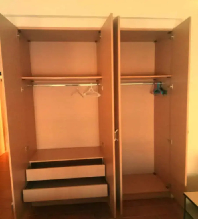 標準四人房，配有大床