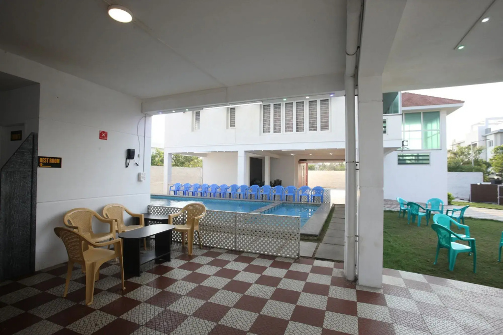 Ecr Blueocean Hotel & Resort by OYO Rooms