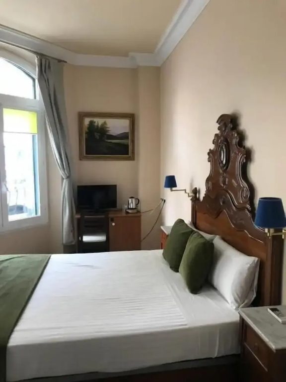 Economy room