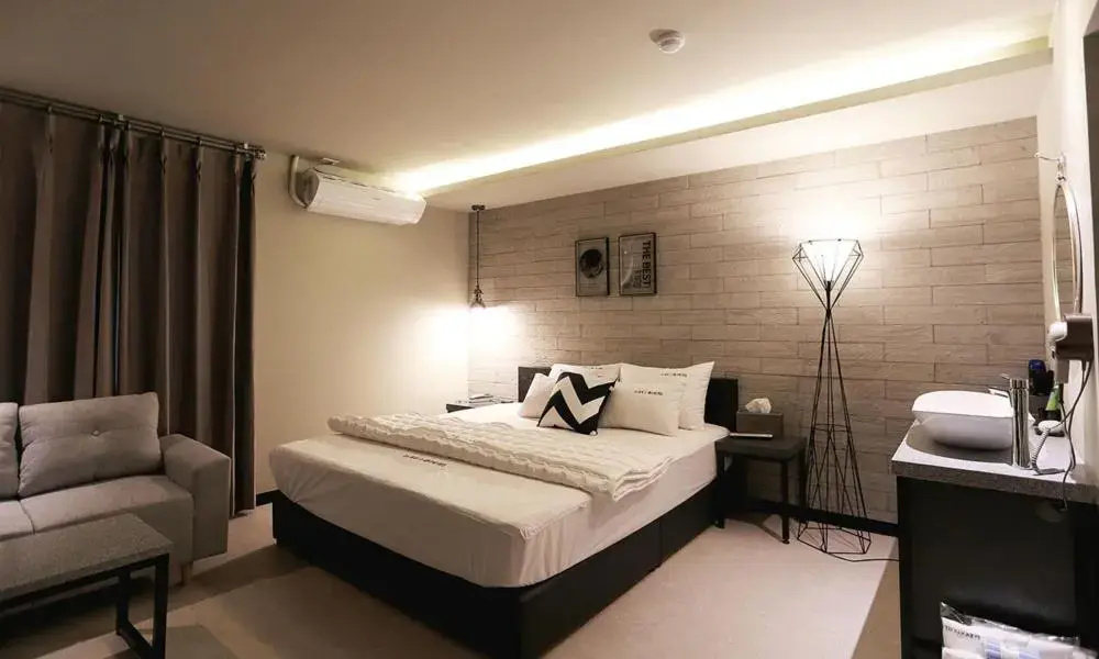 Standard Double room (full double bed)
