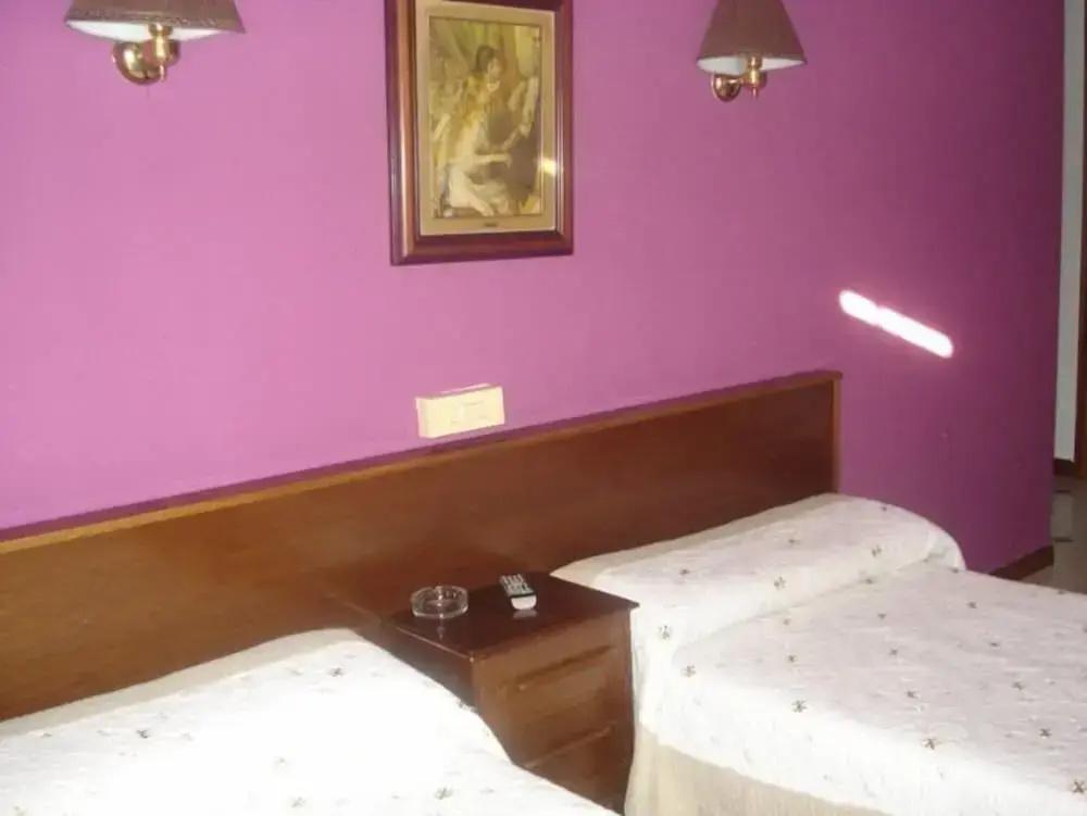 Standard Double room with balcony (full double bed)