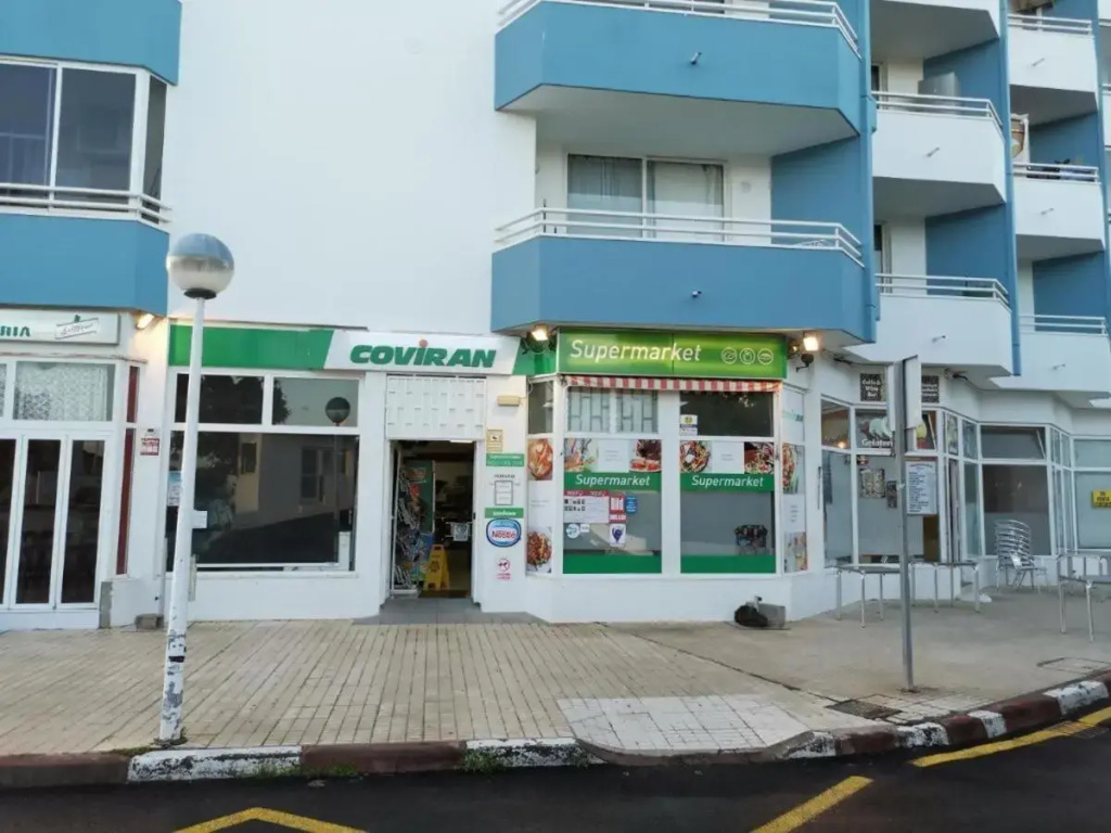 Refurbished 1 bedroom apartment with large pool
