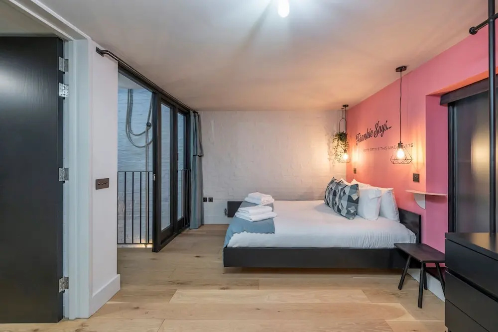 The Insta Playhouse - Covent Garden - by Frankie Says — фото