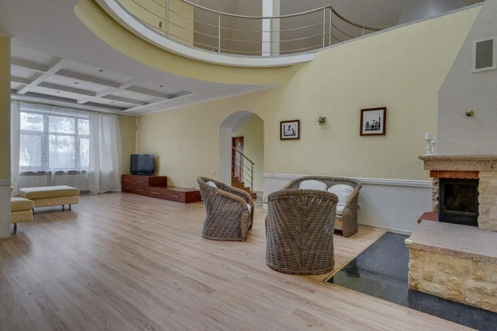 Коттедж Superior с 5 комнатами в Жар-птица