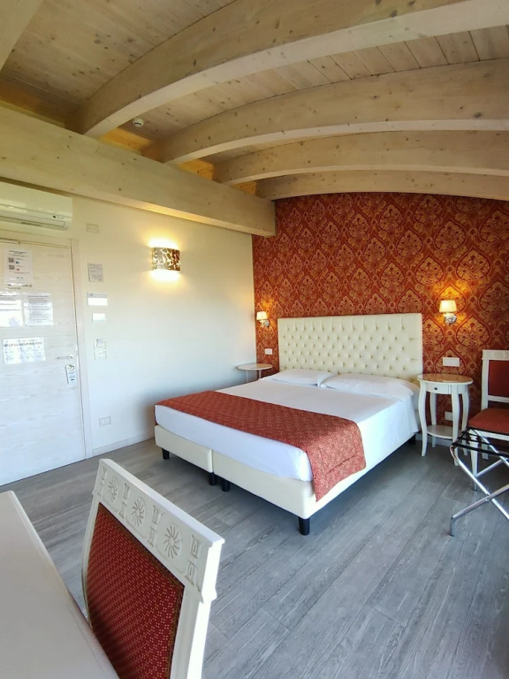 1 Bedroom Standard Double room with balcony (full double bed)