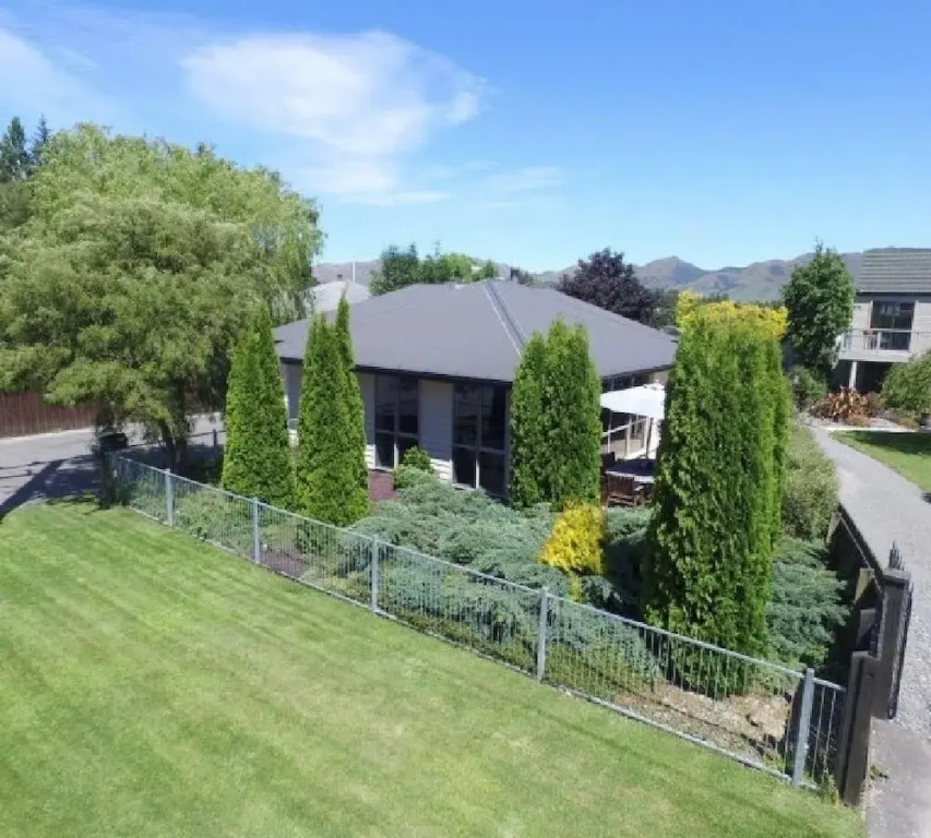 59 Woodbank Road
