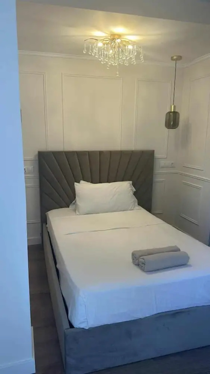 Deluxe Double room (full double bed)