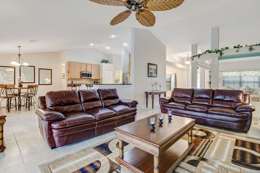 Коттедж в 1519 NW 31st Ave