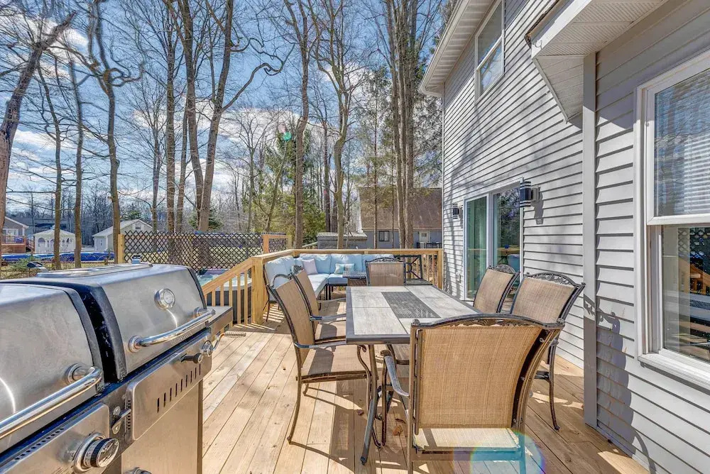 Chic Coolbaugh Township Getaway w/ Hot Tub!