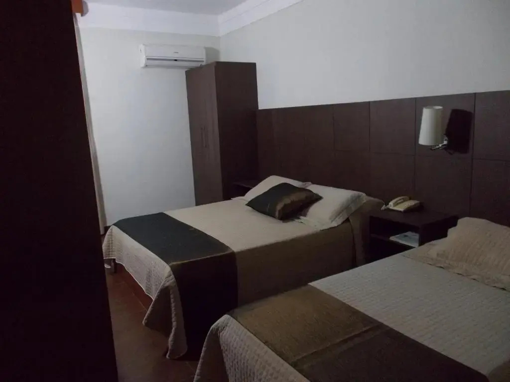 Double Suite (full double bed)