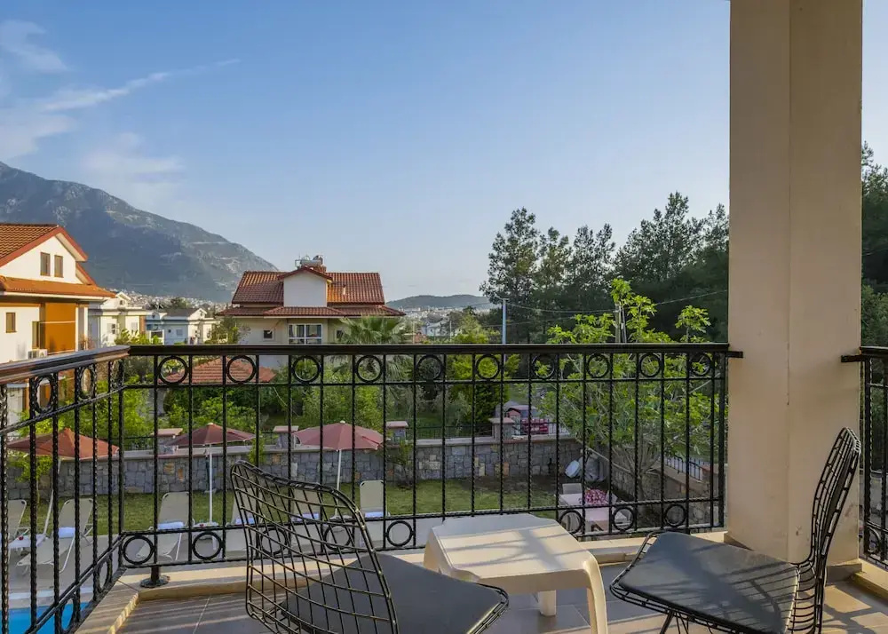 4 Bedrooms Villa with balcony