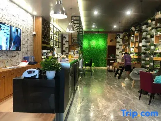 Food & Beverage