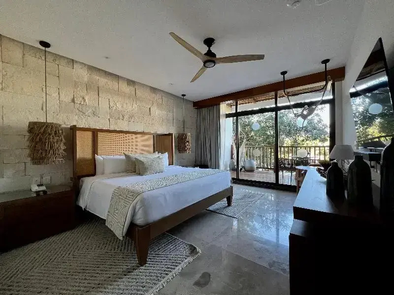Double Junior Suite with balcony (full double bed)