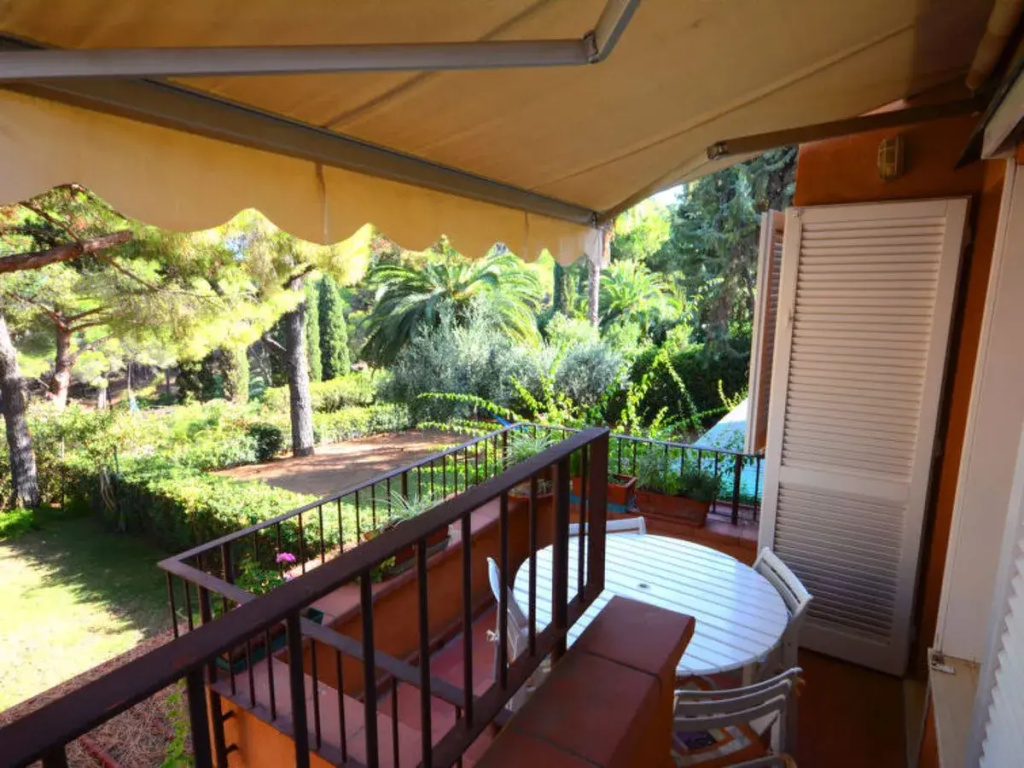 Balcony & Terrace