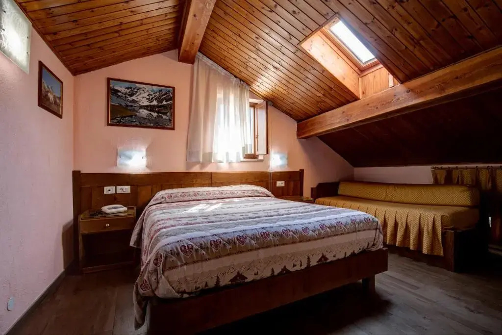 Standard Double Attic room (full double bed)