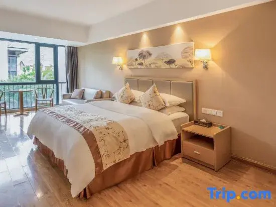 Deluxe Double room (full double bed)