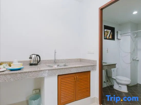 Трёхместная студия с балконом в Kataonsea Bungalows
