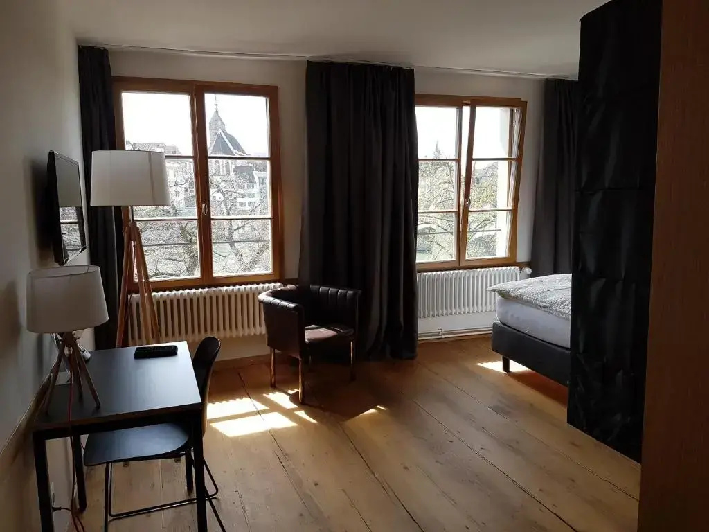 Standard Double room with river view (full double bed)