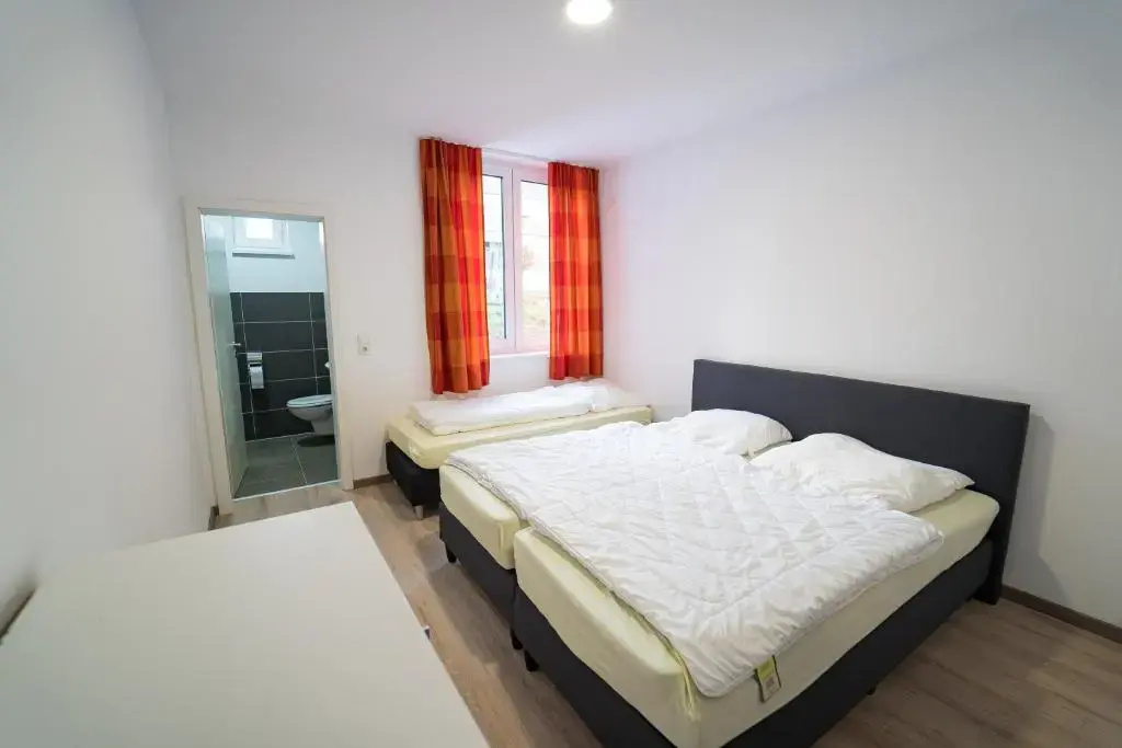 3 Bedrooms Apartment