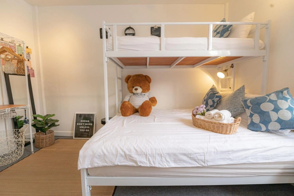 Oon Poshtel — 5