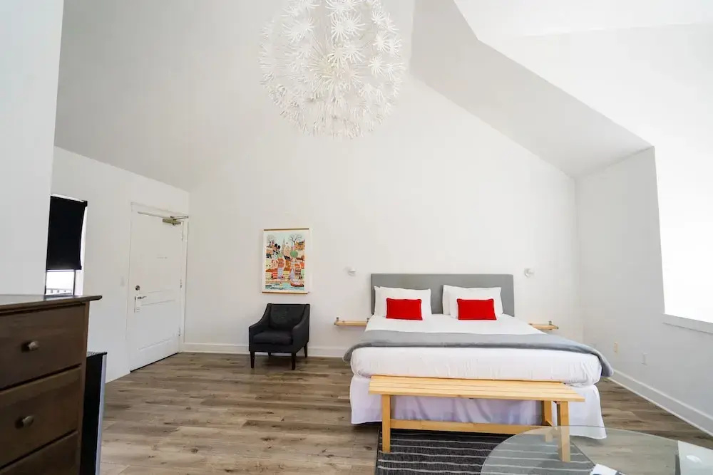 Classic Double room with city view (full double bed)