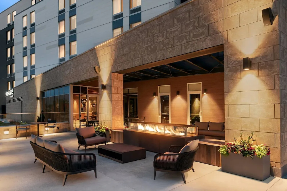 Lobby & Reception