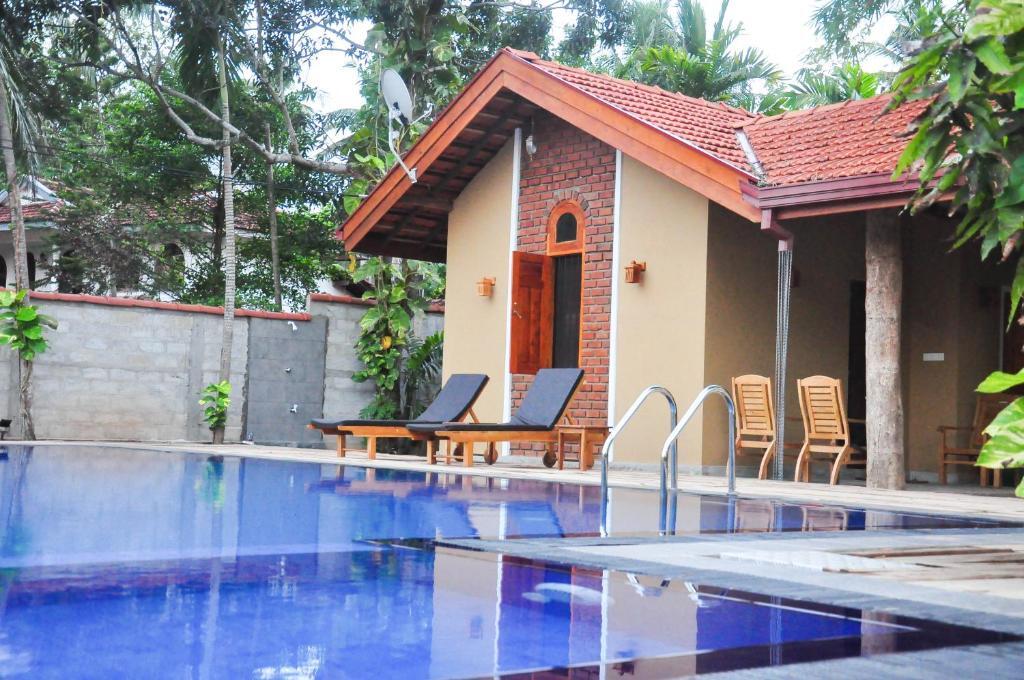 Villa Shade